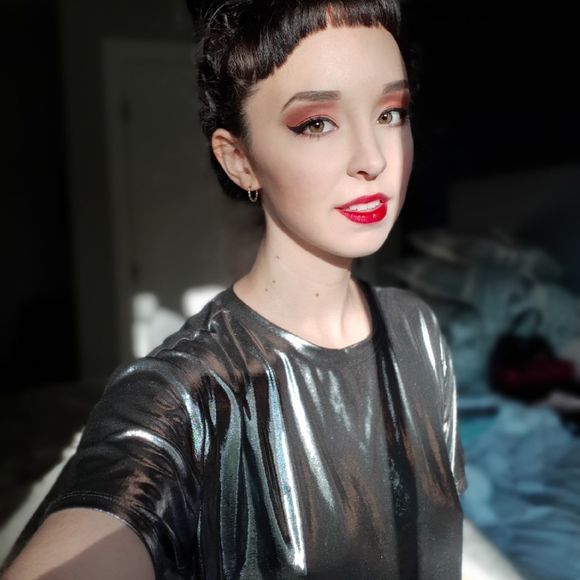 Meet your Posher, Andrea - Picture 1 of 1